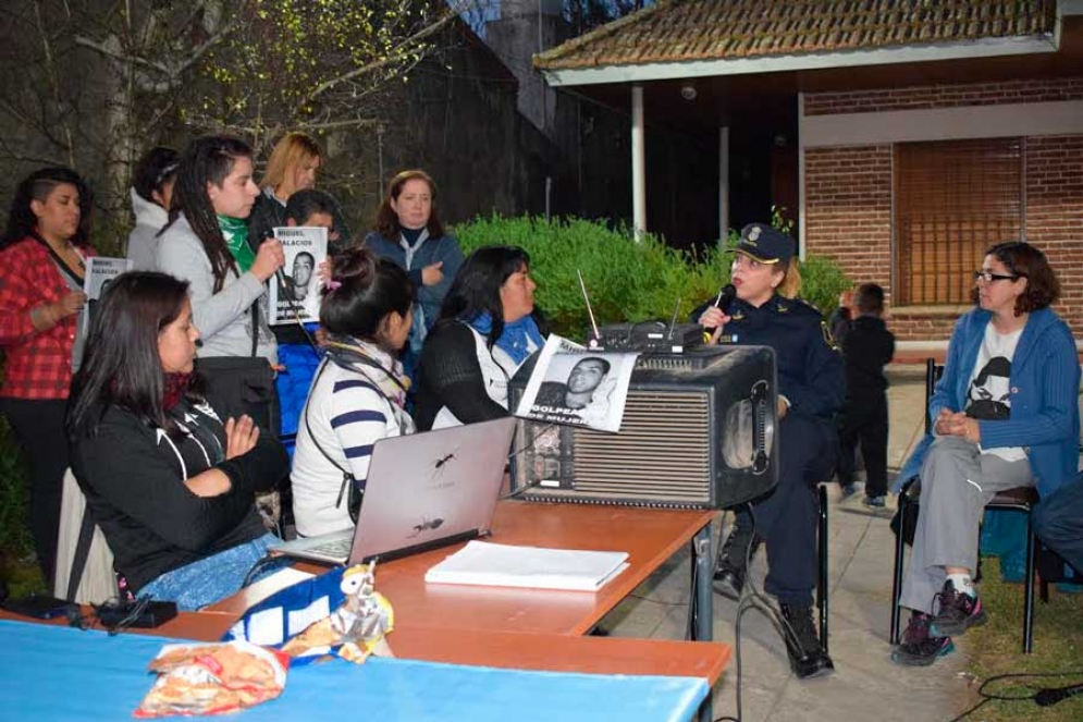 Se realiz&oacute; la radio abierta en la Comisaria de la Mujer