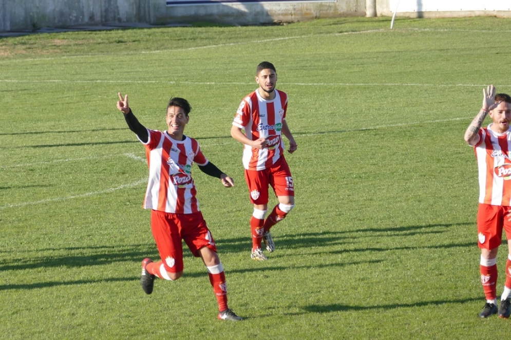 Cano festejando uno de sus goles. 