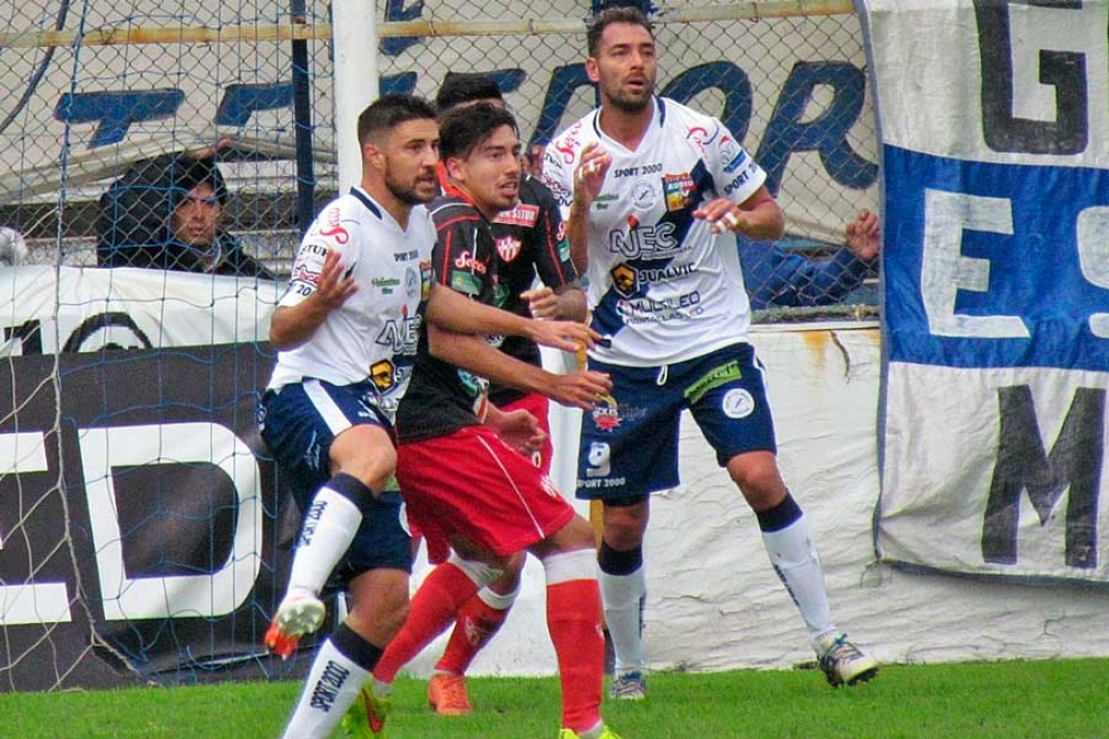 Con dos golazos, Merlo fren&oacute; la buena racha de Ca&ntilde;uelas