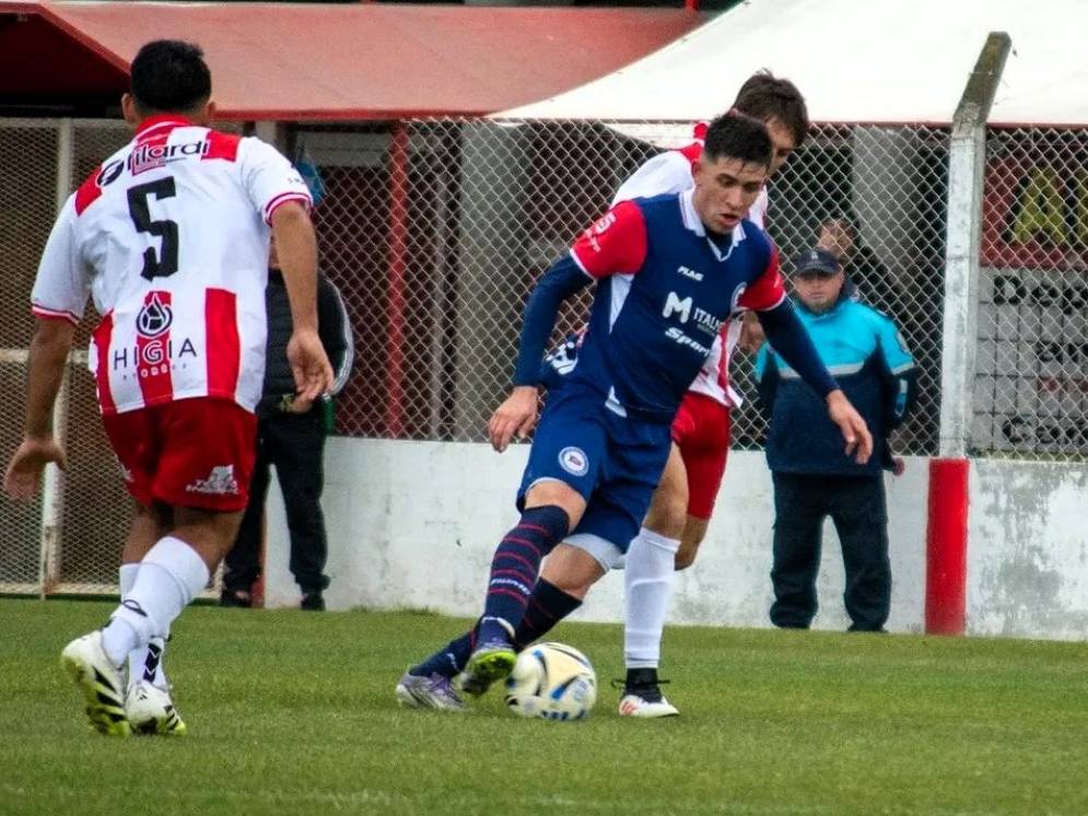 La punta qued&oacute; en manos de Luj&aacute;n, que venci&oacute; a F&eacute;nix. (FOTO: Prensa Central C&oacute;rdoba).