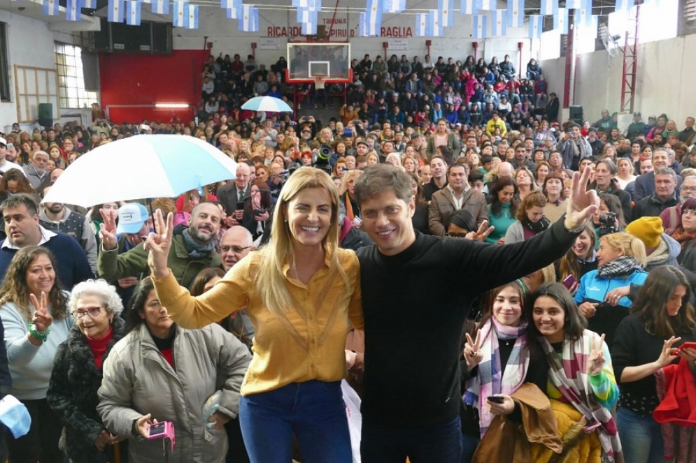 Estuvo 30' sacandose fotos.