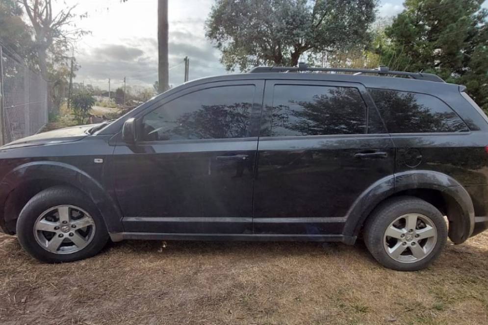 La camioneta estaba estacionada en la puerta de su casa.