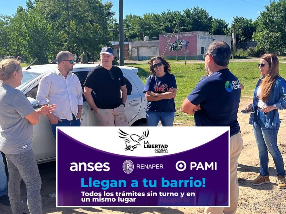 Carolina Torrilla, de PAMI, Mart&iacute;n Augusto, referente local de LLA, Pablo Olveira, concejal mileista, y Soledad Pozo (der.), jefa de ANSES local, entre otros.