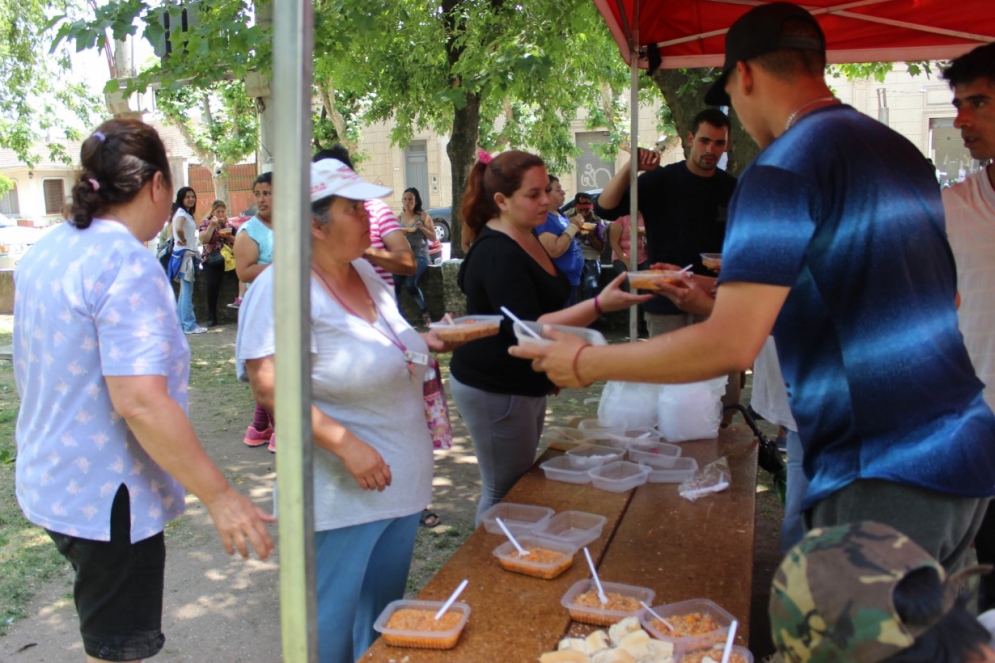 Organizaciones sociales realizaron una olla popular sum&aacute;ndose a las protestas nacionales