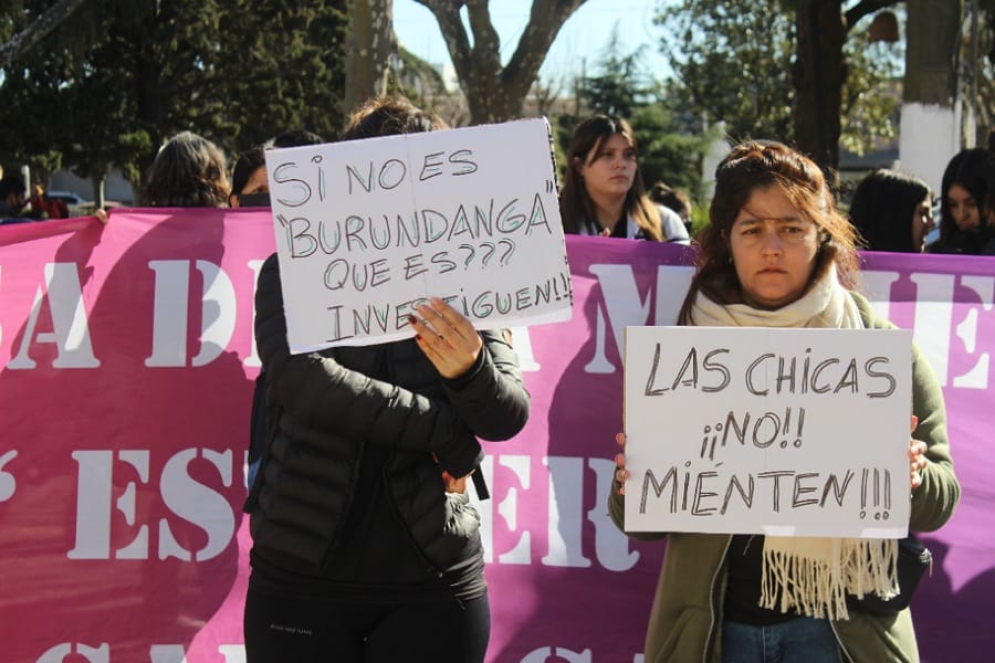 La madre de una de las victimas encabez&oacute; la protesta.