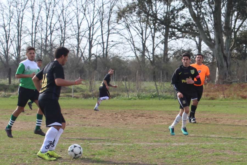 Atl&eacute;tico Sur gole&oacute; a San Ignacio y qued&oacute; a un punto del l&iacute;der