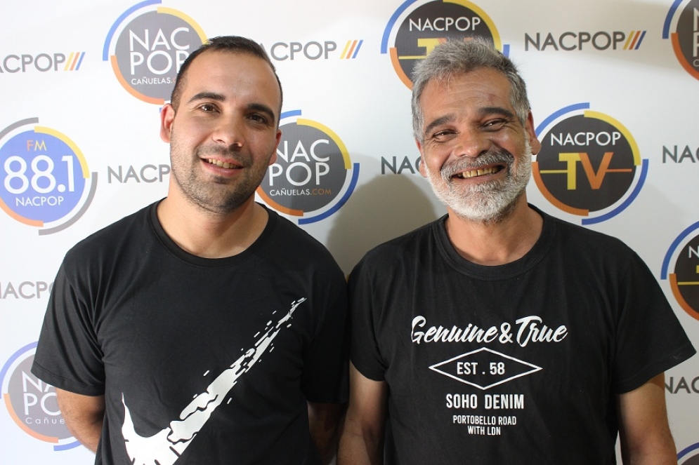 Su&aacute;rez junto a su hijo Al&aacute;n, alguien que elev&oacute; su perfil en la campa&ntilde;a.