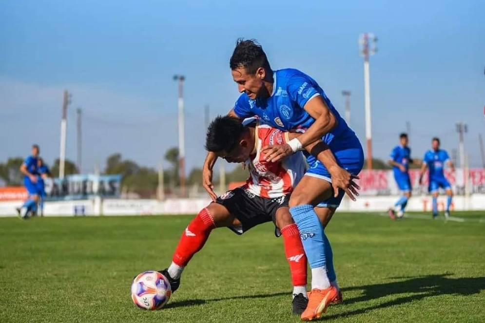 Casta&ntilde;eda aport&oacute; coraje para jugar. Ph: Prensa CFC.