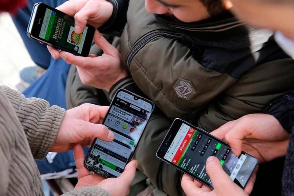 Apuestan desde el celular, hasta en las escuelas. 