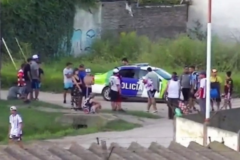 Frente a San Mart&iacute;n, hinchas del "tambero" apedrearon a la comitiva dirigencial visitante.