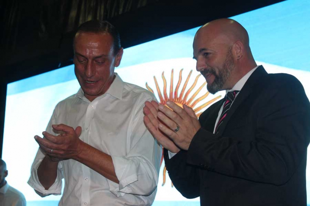 Arrieta y Sarlenga en un momento de distenci&oacute;n en la sesi&oacute;n. 