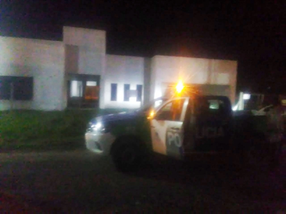 La polic&iacute;a rastrillando el barrio. 