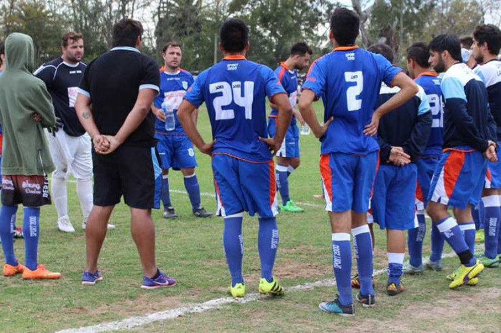 La Academia en plena charla t&eacute;cnica.