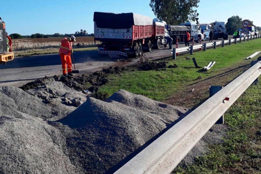 Se despist&oacute; un cami&oacute;n en la Autopista y gener&oacute; caos de tr&aacute;nsito