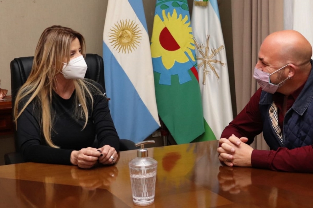 La intendenta recorri&oacute; el ICC y se fotografi&oacute; con Sarlenga en su despacho.