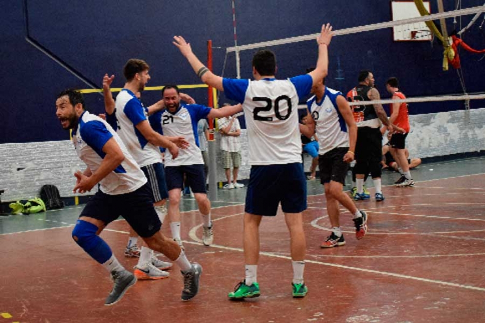 Santa Rosa logra el &uacute;ltimo punto y sale festejando el t&iacute;tulo. 