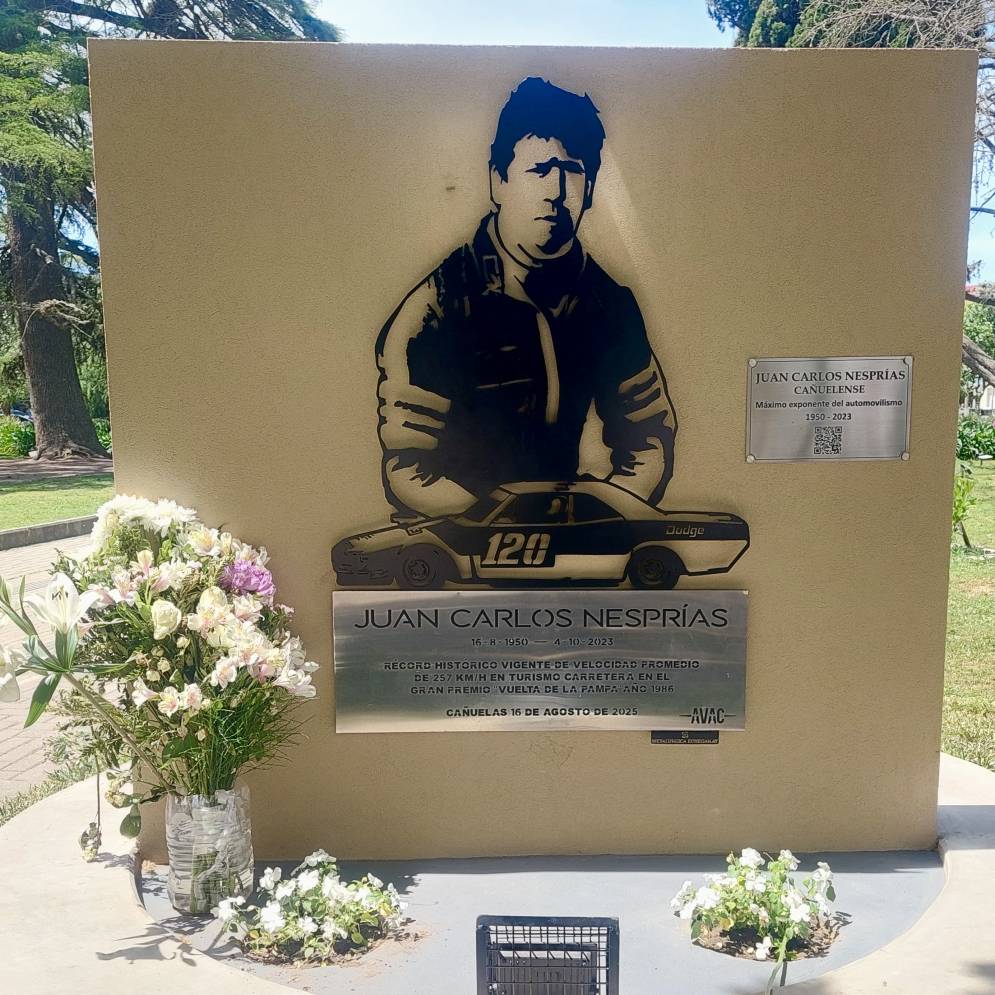 El Monumento ubicado en la Plaza San Mart&iacute;n.