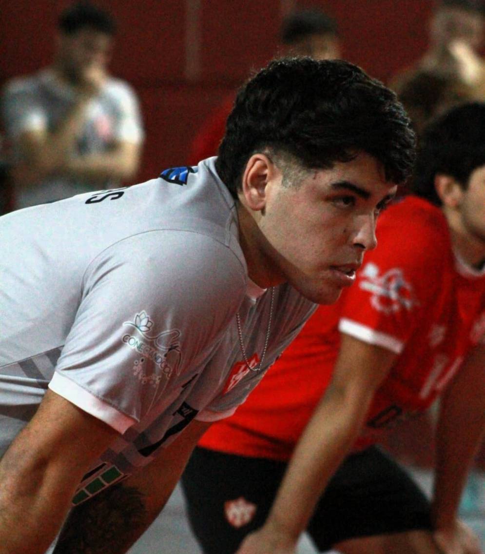 El "rojo" perdi&oacute; en sets corridos (FOTO: @cfcvoley).