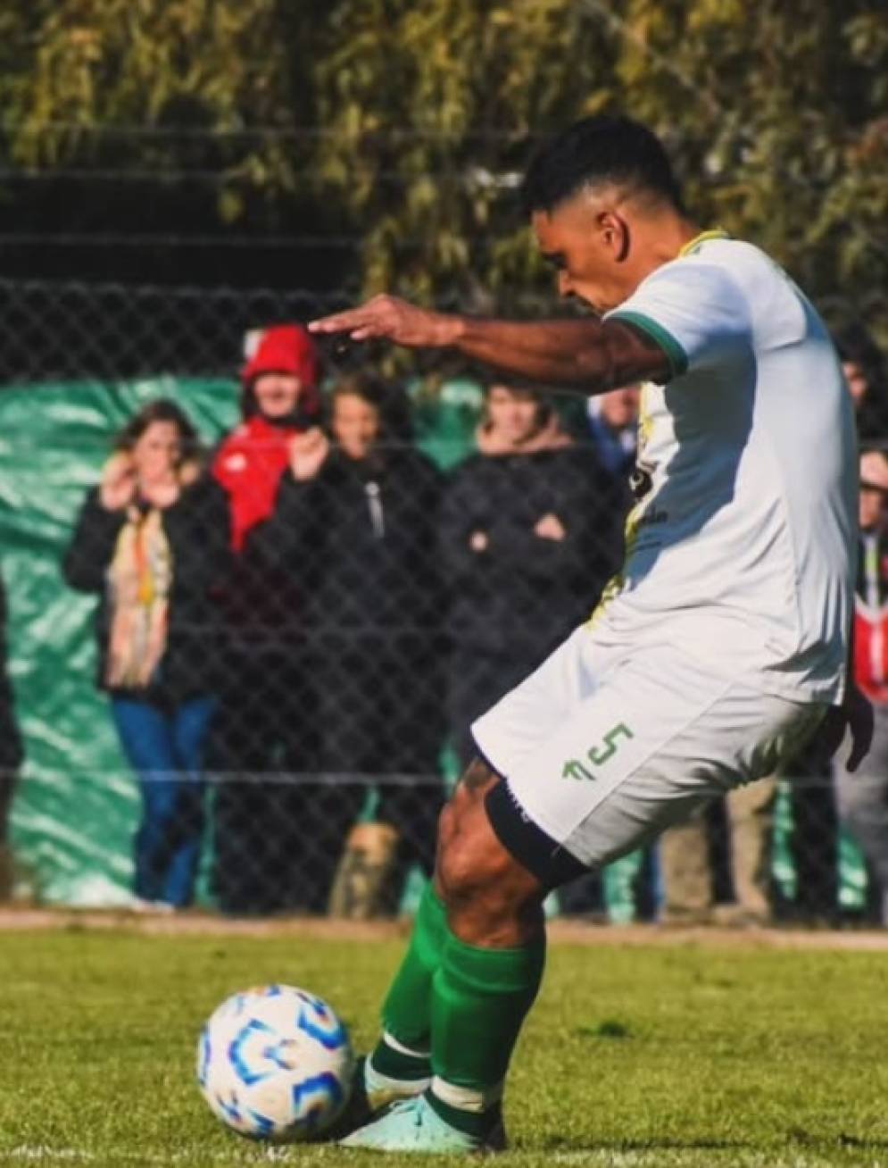 Julio Serrano, ex Nueva Chicago, es parte del plantel del "furg&oacute;n".