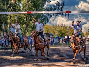 El domingo, habr&aacute; carrera de sortijas.