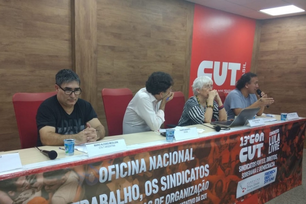 Miceli, 1ero de la izq., expuso en el pa&iacute;s vecino.