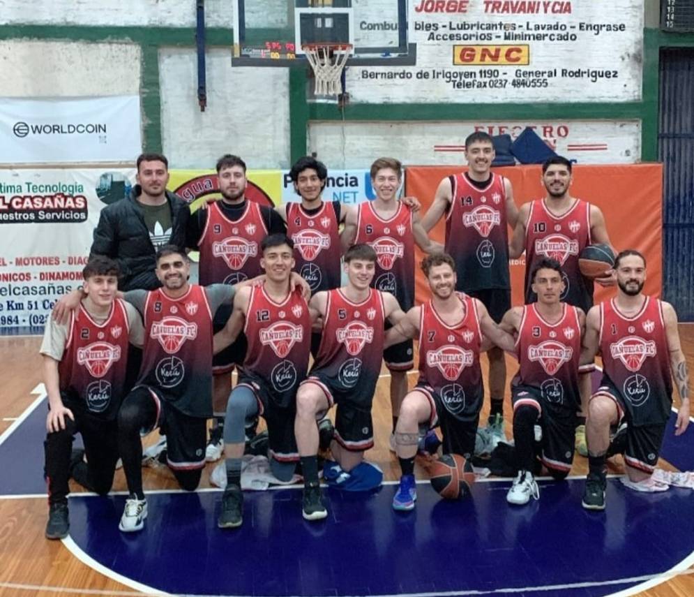 El "tambero" formado, a segundos del debut en General Rodr&iacute;guez. (FOTO: CFC B&aacute;squet).