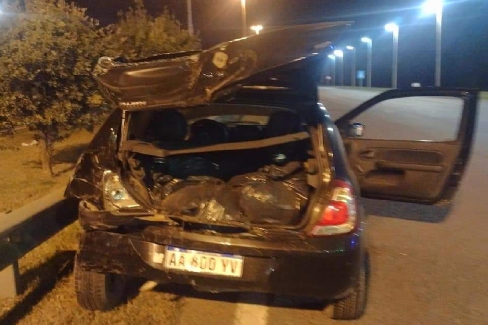 El Clio qued&oacute; destrozado.