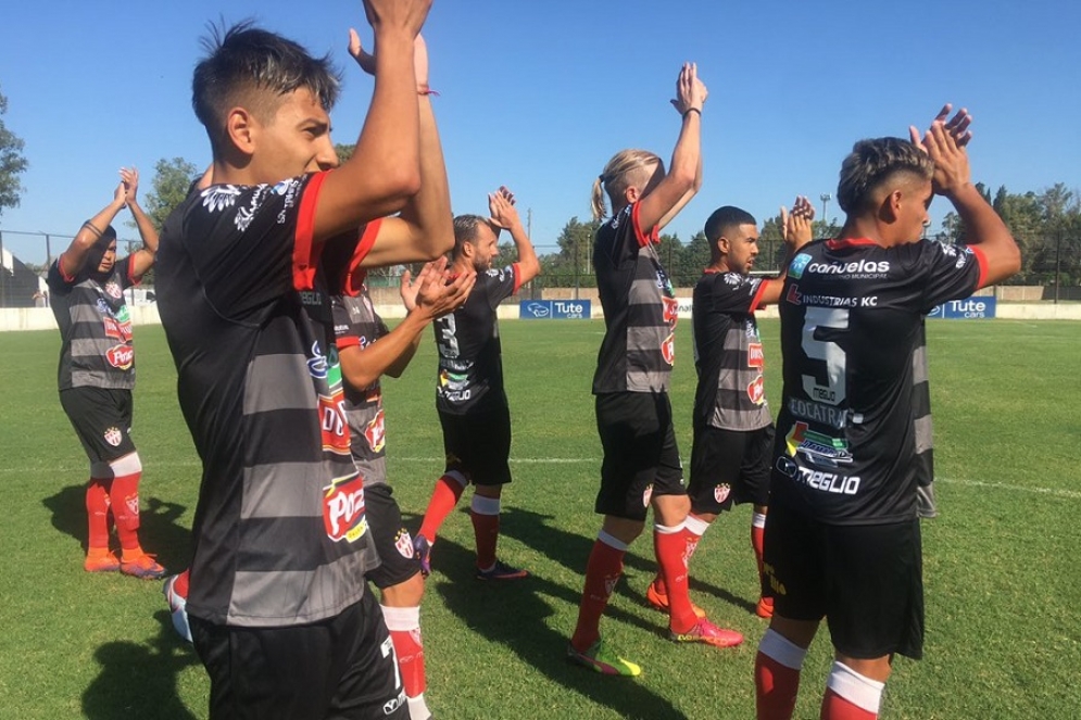 Ca&ntilde;uelas festej&oacute; en Pilar. Foto: @pilarfc