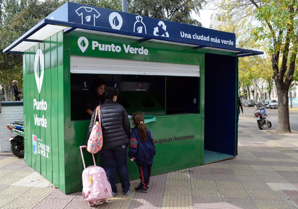 Un "punto verde" en el centro de Lomas de Zamora.