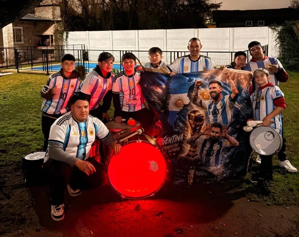 El grupo de percusi&oacute;n del barrio Libertad en versi&oacute;n Scaloneta. 