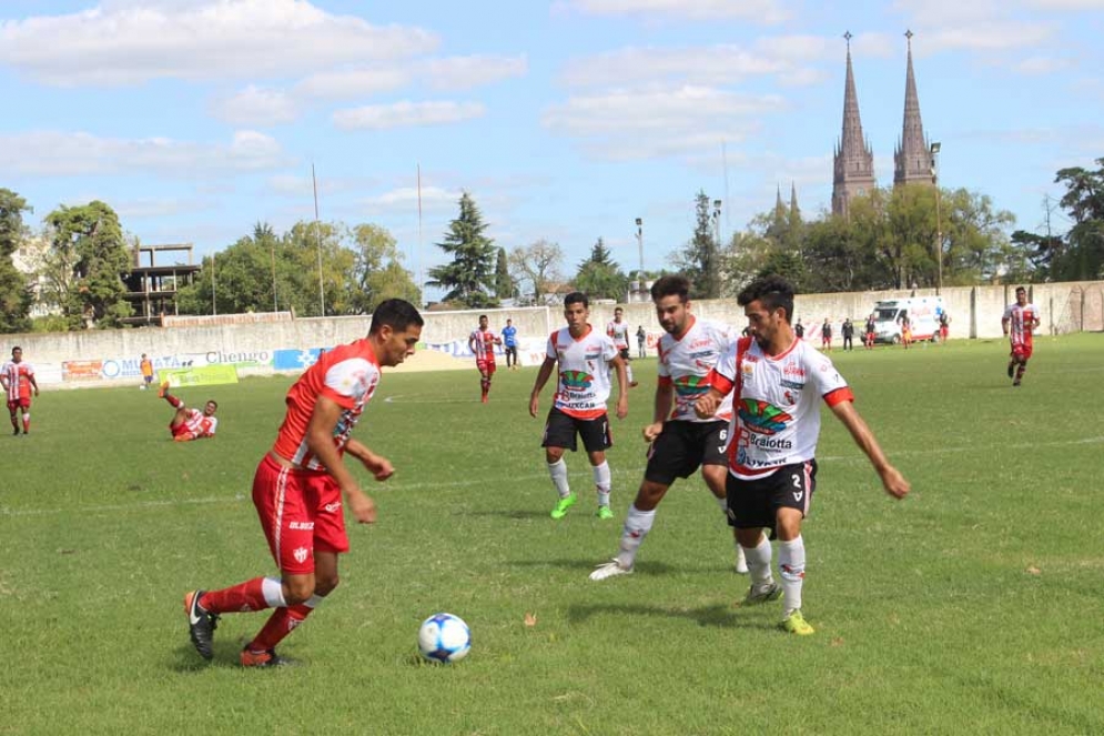 Ca&ntilde;uelas perdi&oacute; con uno menos. 