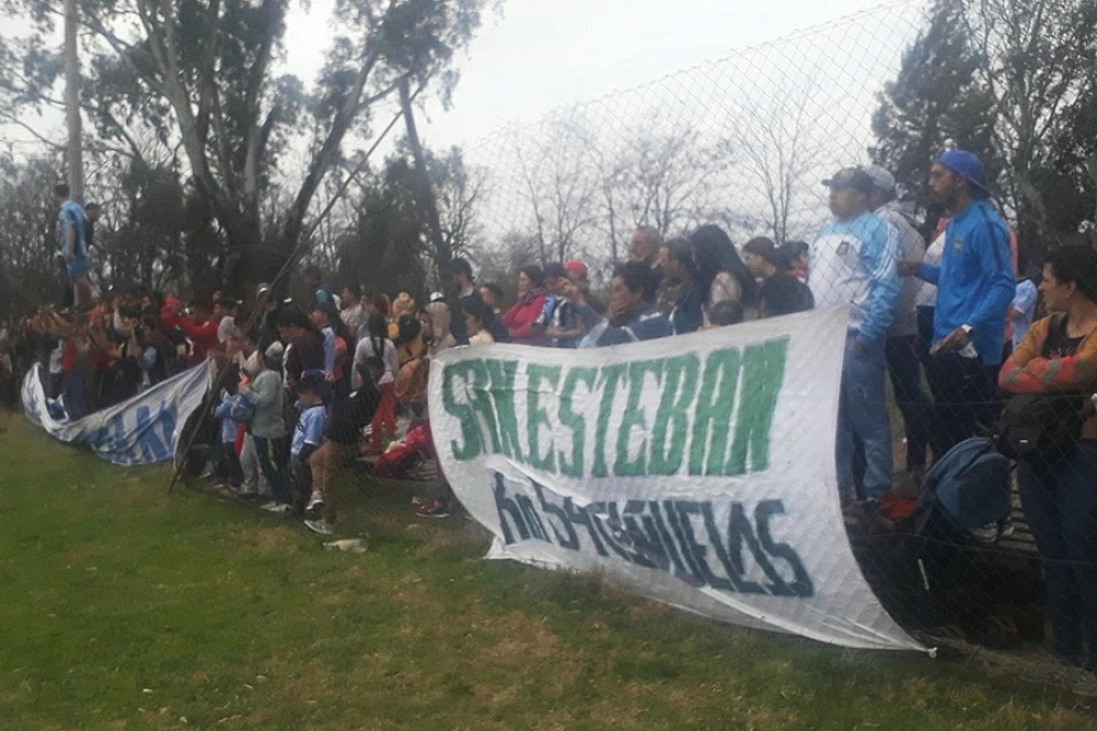 LCF: agreden al arquero de San Ignacio con dos petardos y se dilata la definici&oacute;n del campeonato