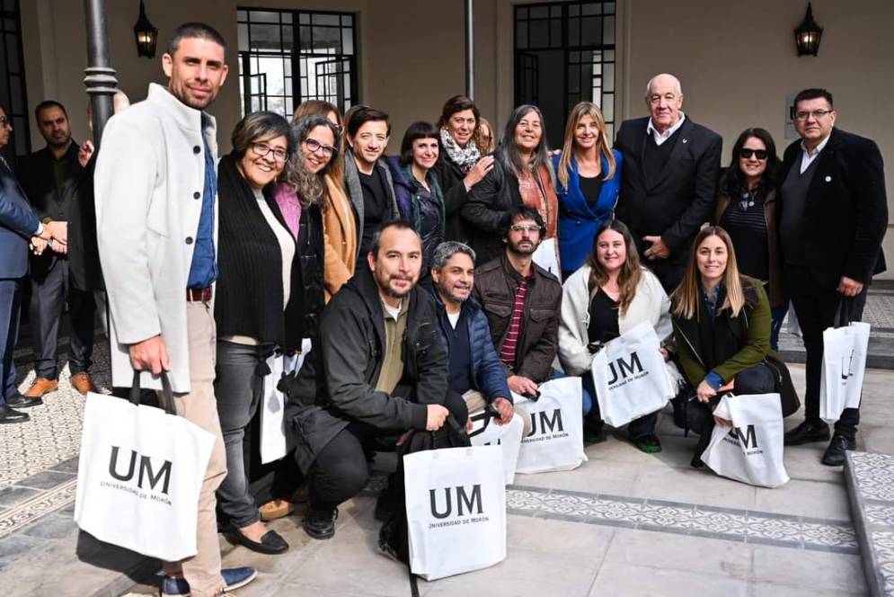 Las autoridades junto a directivos docentes. 