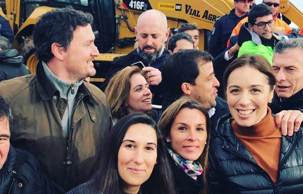Mac Goey, sonriente con el presidente y la gobernadora.