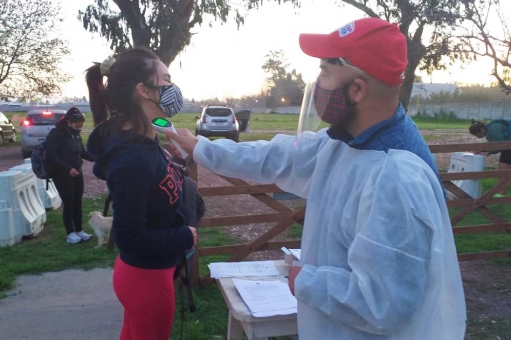 El control de temperatura en el ingreso.