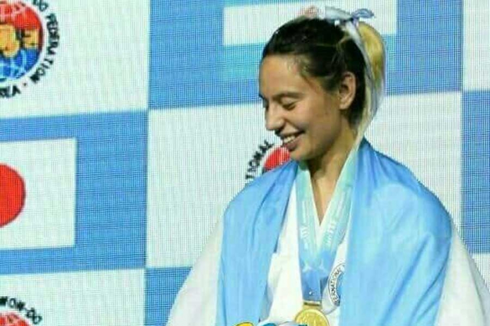 Jaime recibiendo su medalla dorada. 