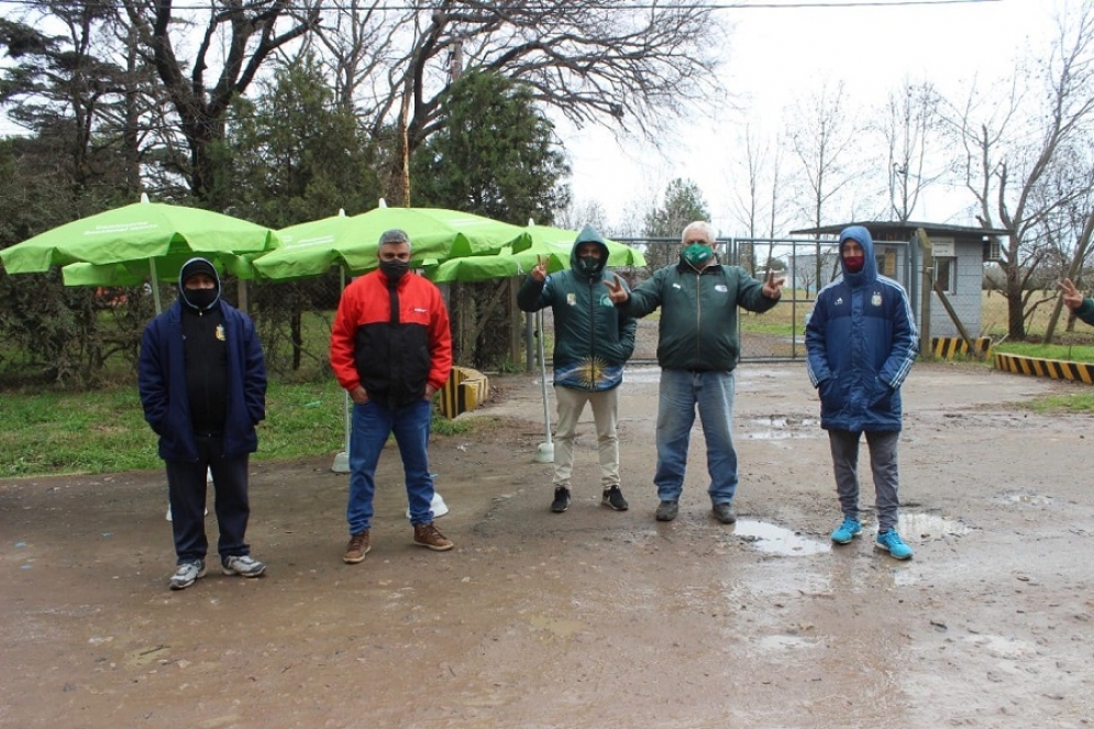 Integrantes del sindicato acompa&ntilde;ando el reclamo. 