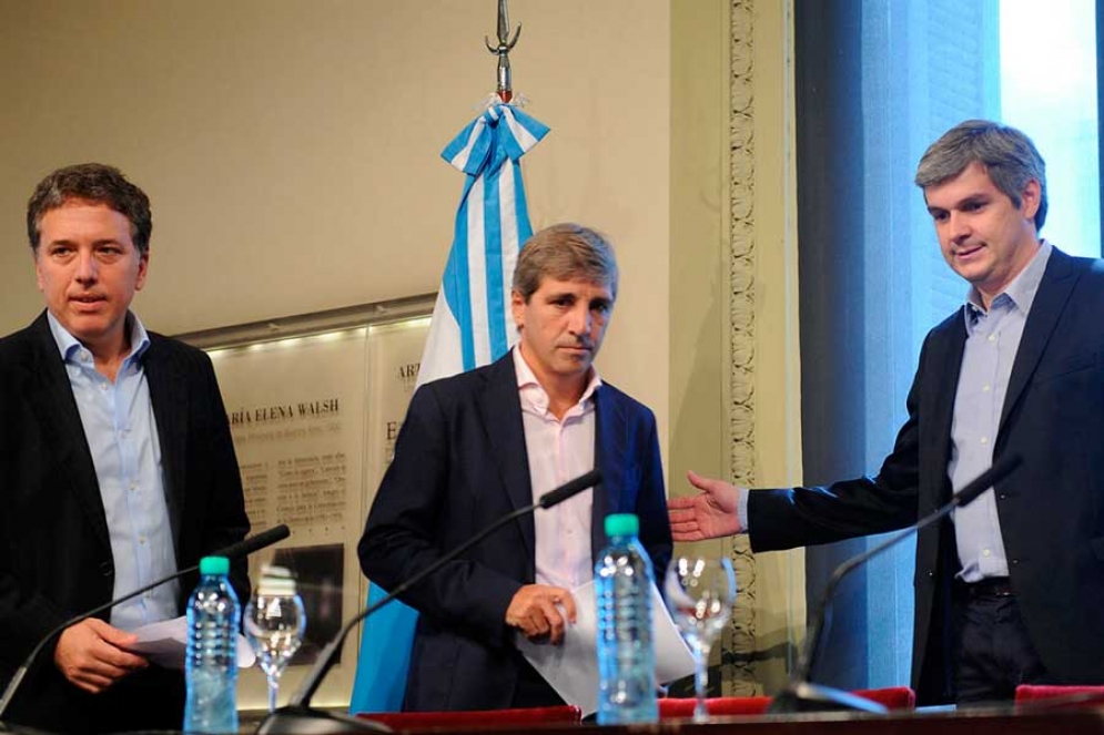 Los ministros Dujovne y Caputo y el Jefe de Gabinete, Marcos Pe&ntilde;a, en el centro de la escena por la situaci&oacute;n econ&oacute;mica. 