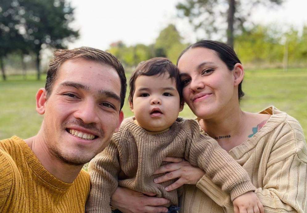 Cristopher, Paula y su beb&eacute;.