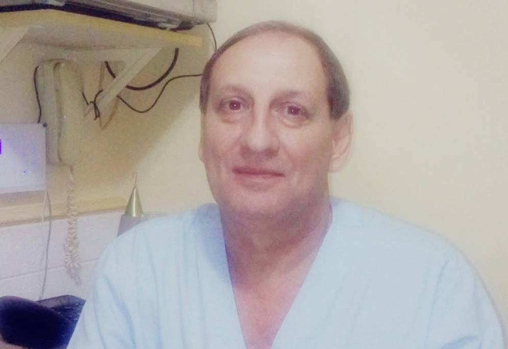 Es el titular de la empresa medica&nbsp;AYMED.