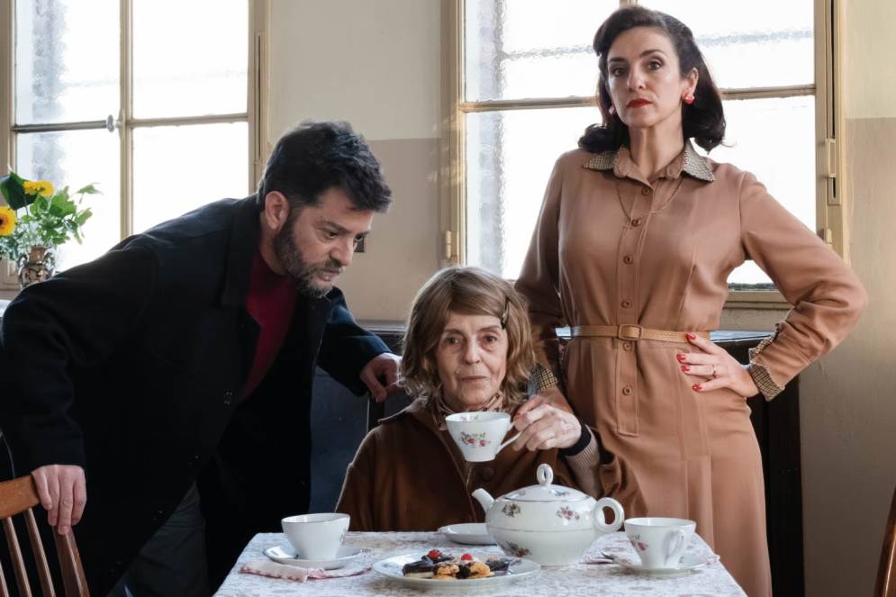 El documental es protagonizado por Cristina Banegas, Julieta Zylberberg y Pablo Rago.