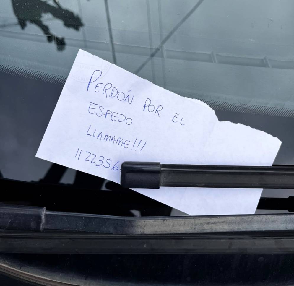 Los ladrones dejan un papel dejando un n&uacute;mero de contacto. No llames ni escribas. 