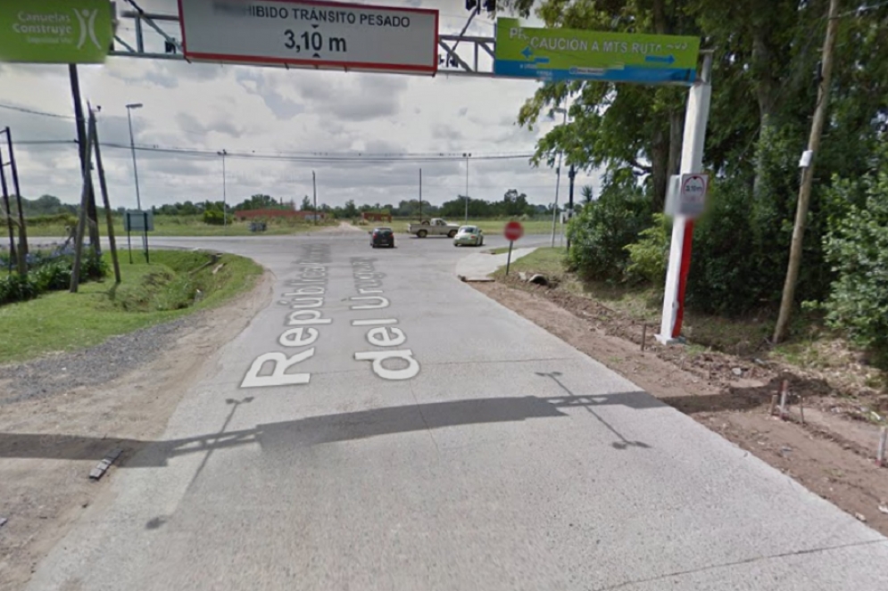 La intersecci&oacute;n de la calle Rep&uacute;blica Oriental del Uruguay y la Ruta N&deg;205.