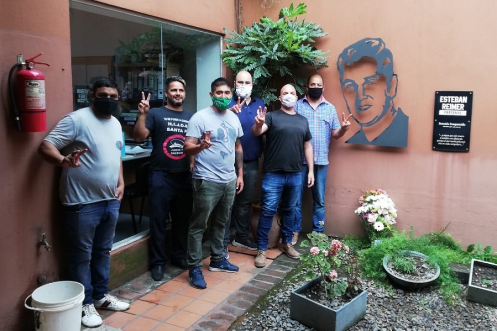 Integrantes del Frente Sindical junto a el concejal, Esteban Sarlenga.