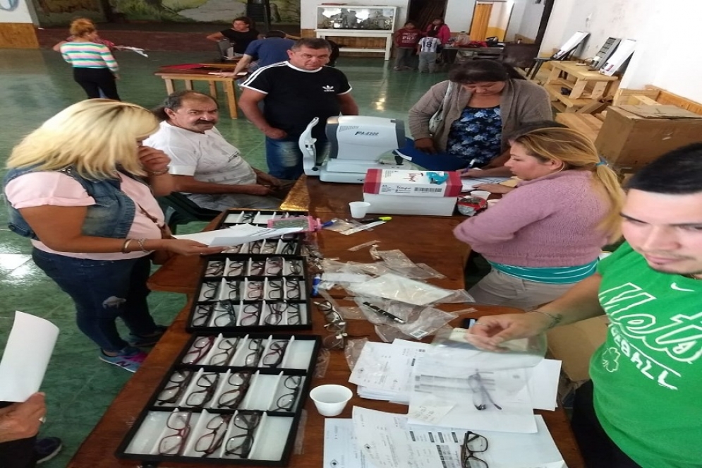 Atenci&oacute;n gratuita y ventas de anteojos al costo