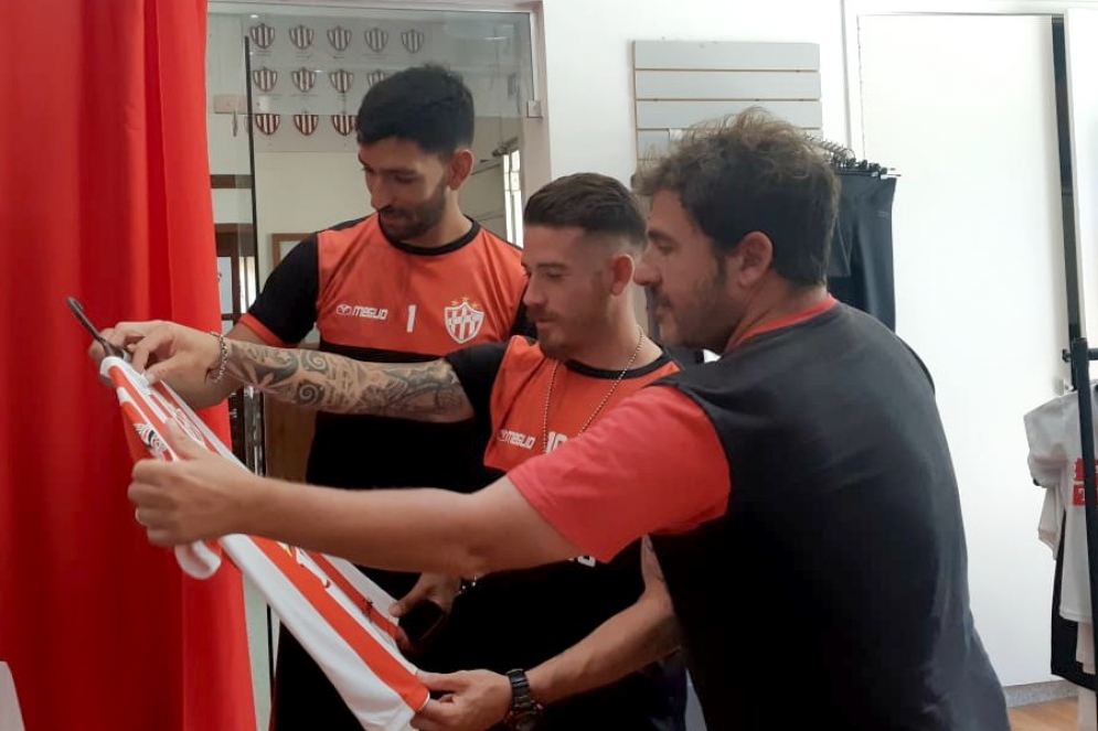 Este viernes, Roncoli visit&oacute; la tienda del club con Brambatti y Frattini.