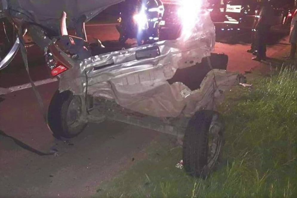 La parte trasera del Clio. (FOTO: Canal 4 de Lobos).