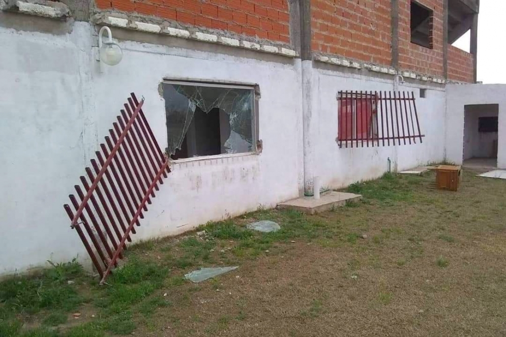 Las rejas desprendidas en las instalaciones del Ar&iacute;n. 