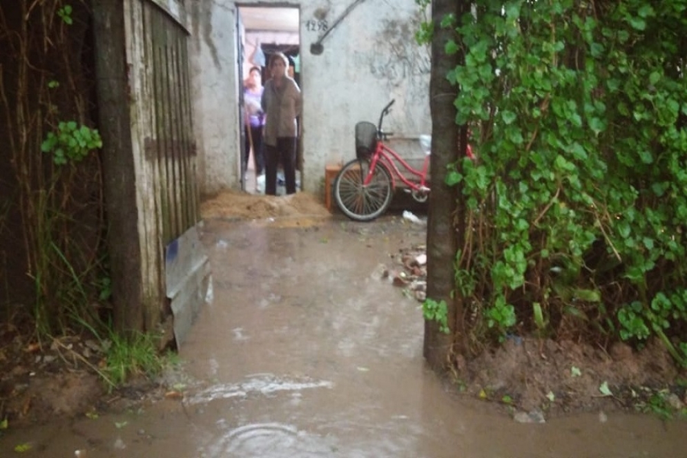 El agua ingres&oacute; en varias casas. 