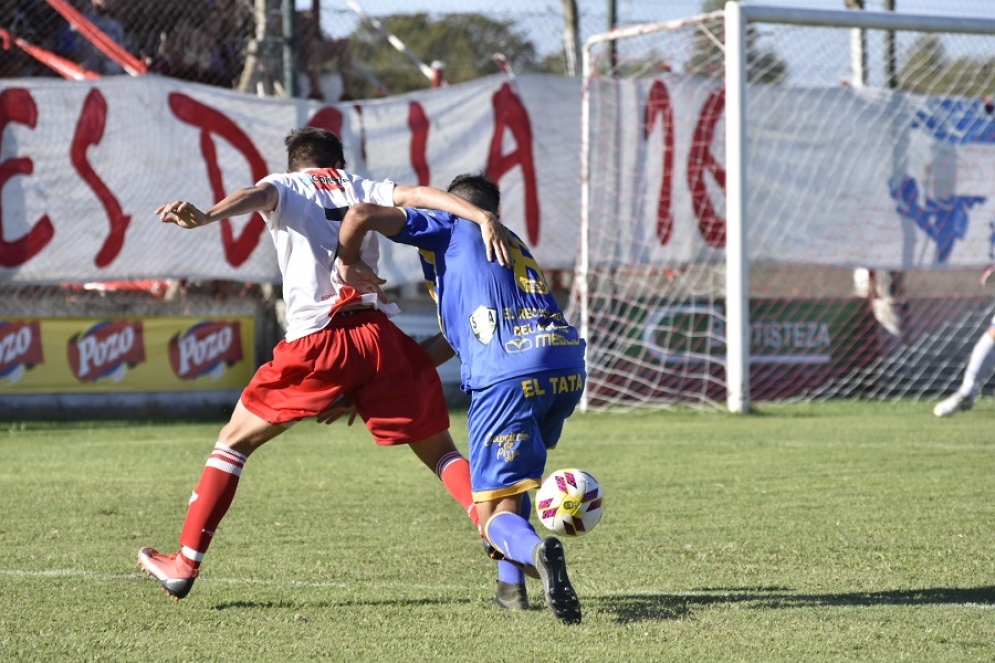 En un partido parejo, Ca&ntilde;uelas no pudo con Dock Sud. Foto: Jonathan Arga&ntilde;araz.